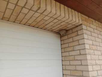 Vosí hnízdo na rodinné domě